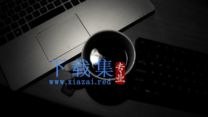 黑白笔记本电脑咖啡办公桌面PPT背景图片